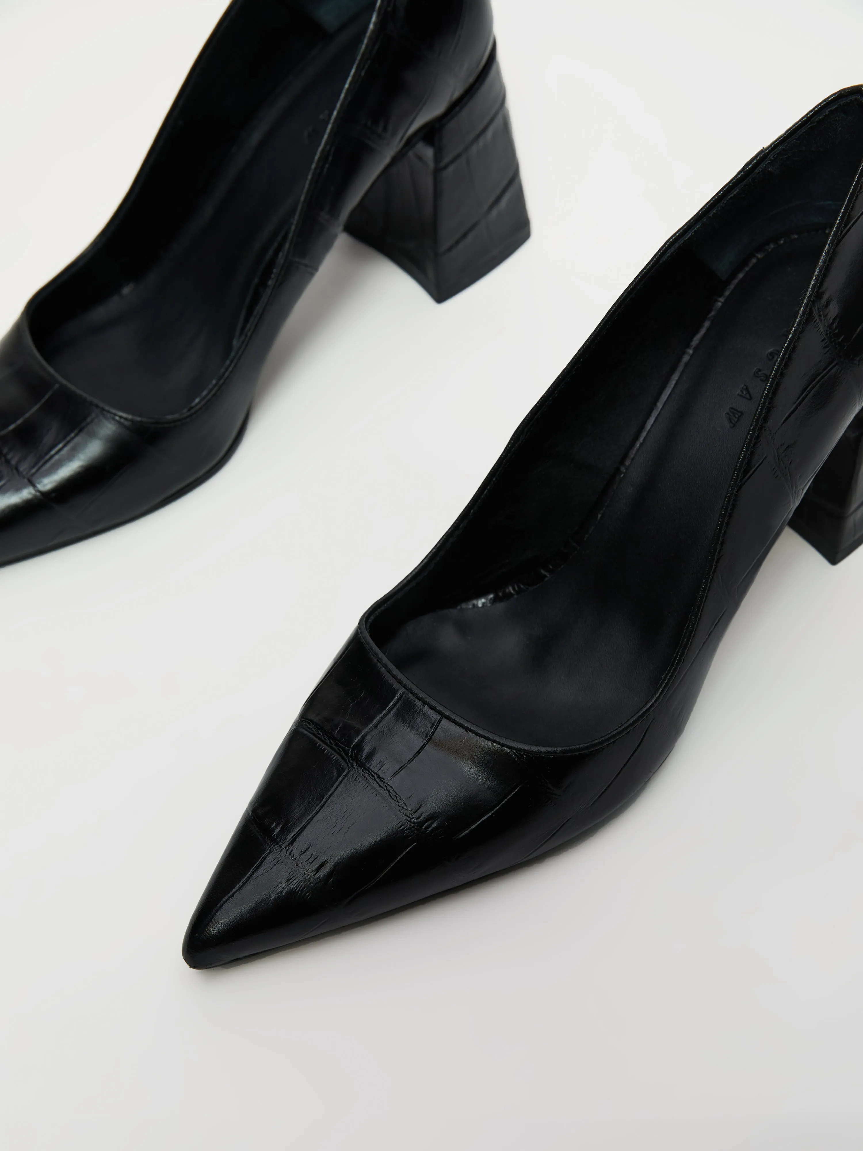 Isabel Croc Court Shoe | Black