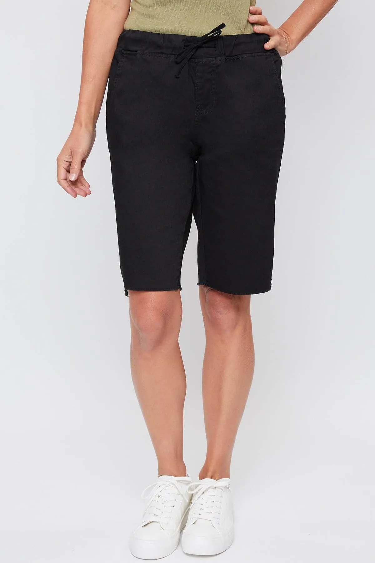 Women's Elastic Waist Bermuda With Fray Hem